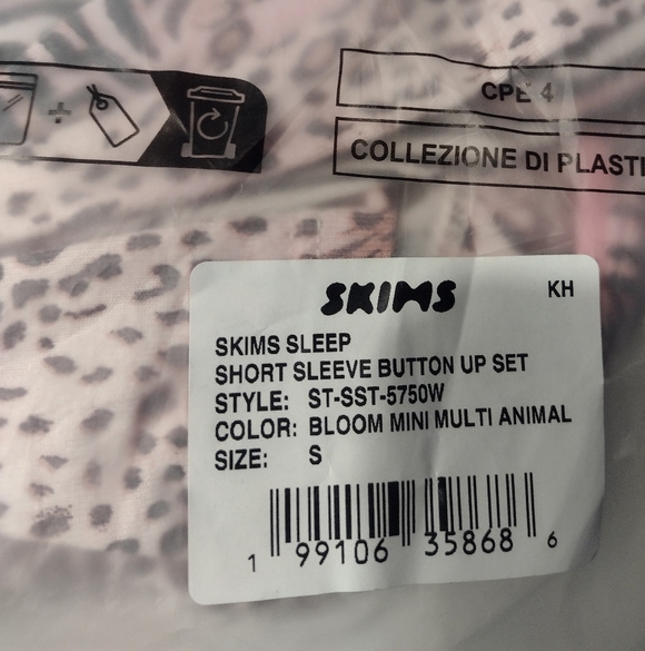 Skims Sleep Short Sleeve Button Up Set - Picture 10 of 11
